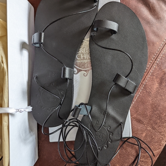 Greek chic sandals - Picture 3 of 4